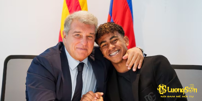 Lamine Yamal và chủ tịch Barcelona, Joan Laporta