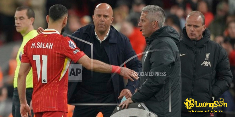 Salah gặp khó khăn trước các hậu vệ Everton